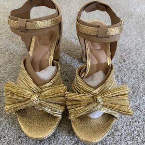 Kelly & Katie Heather Bow Heels -
Gold - size 8